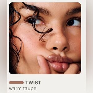 Peptide lip shape - Twist